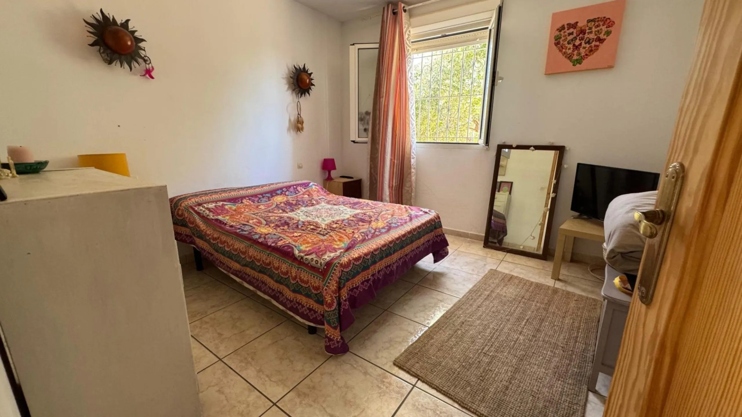 Opportunity in Albatera: Large Country House with Potential