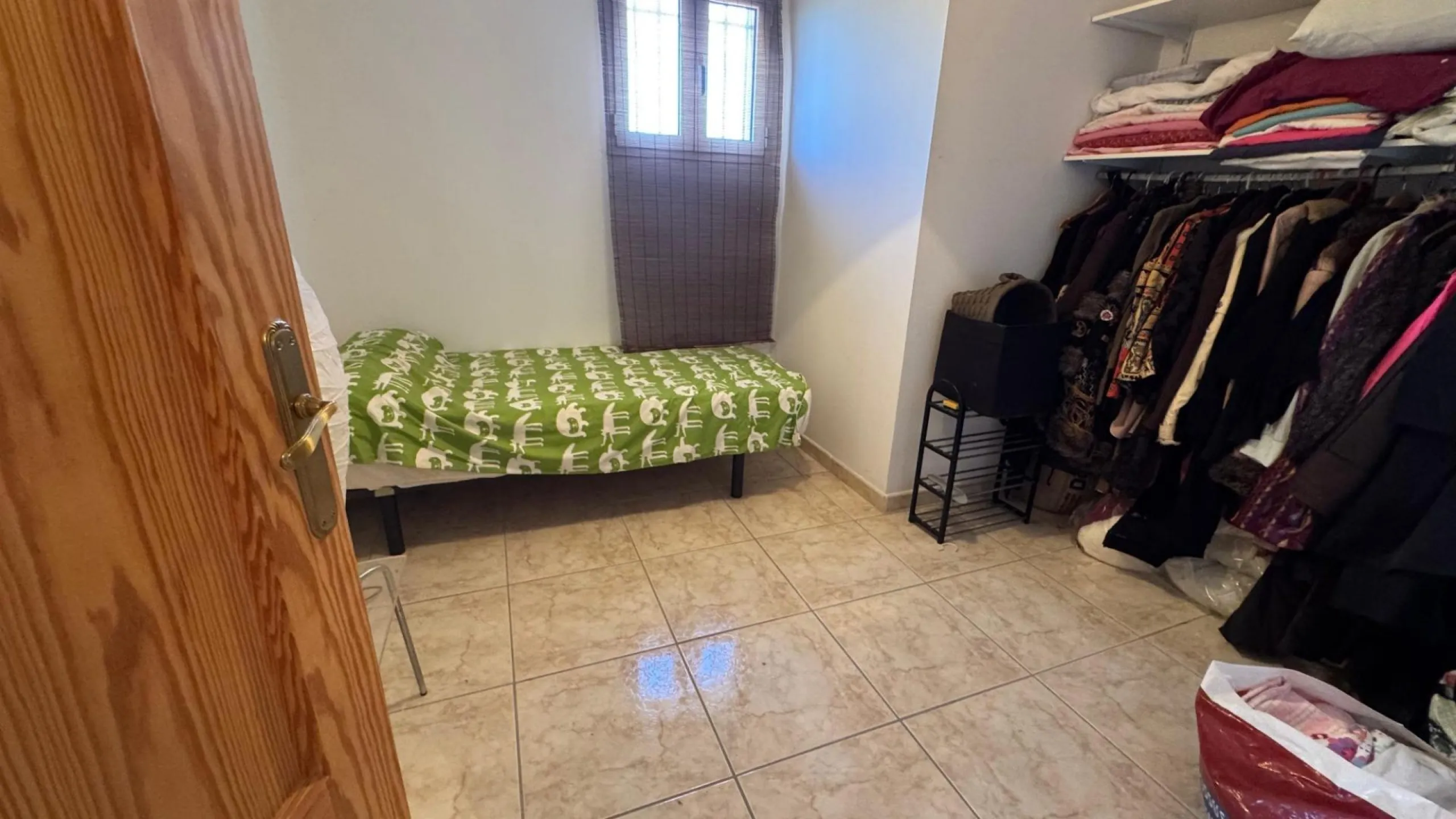 Opportunity in Albatera: Large Country House with Potential