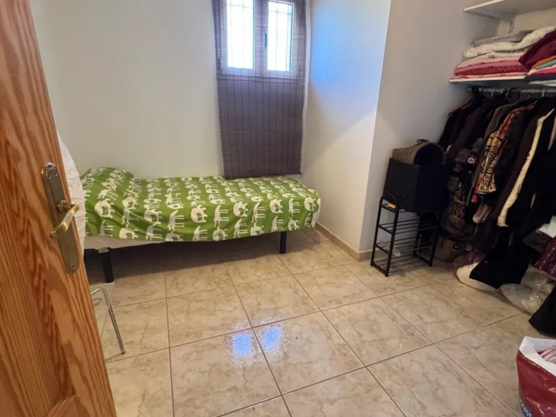 Opportunity in Albatera: Large Country House with Potential