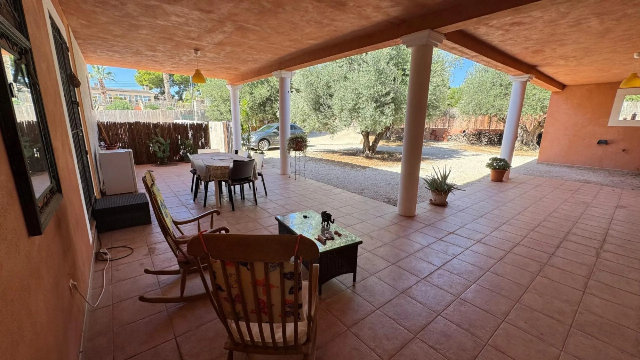 Opportunity in Albatera: Large Country House with Potential