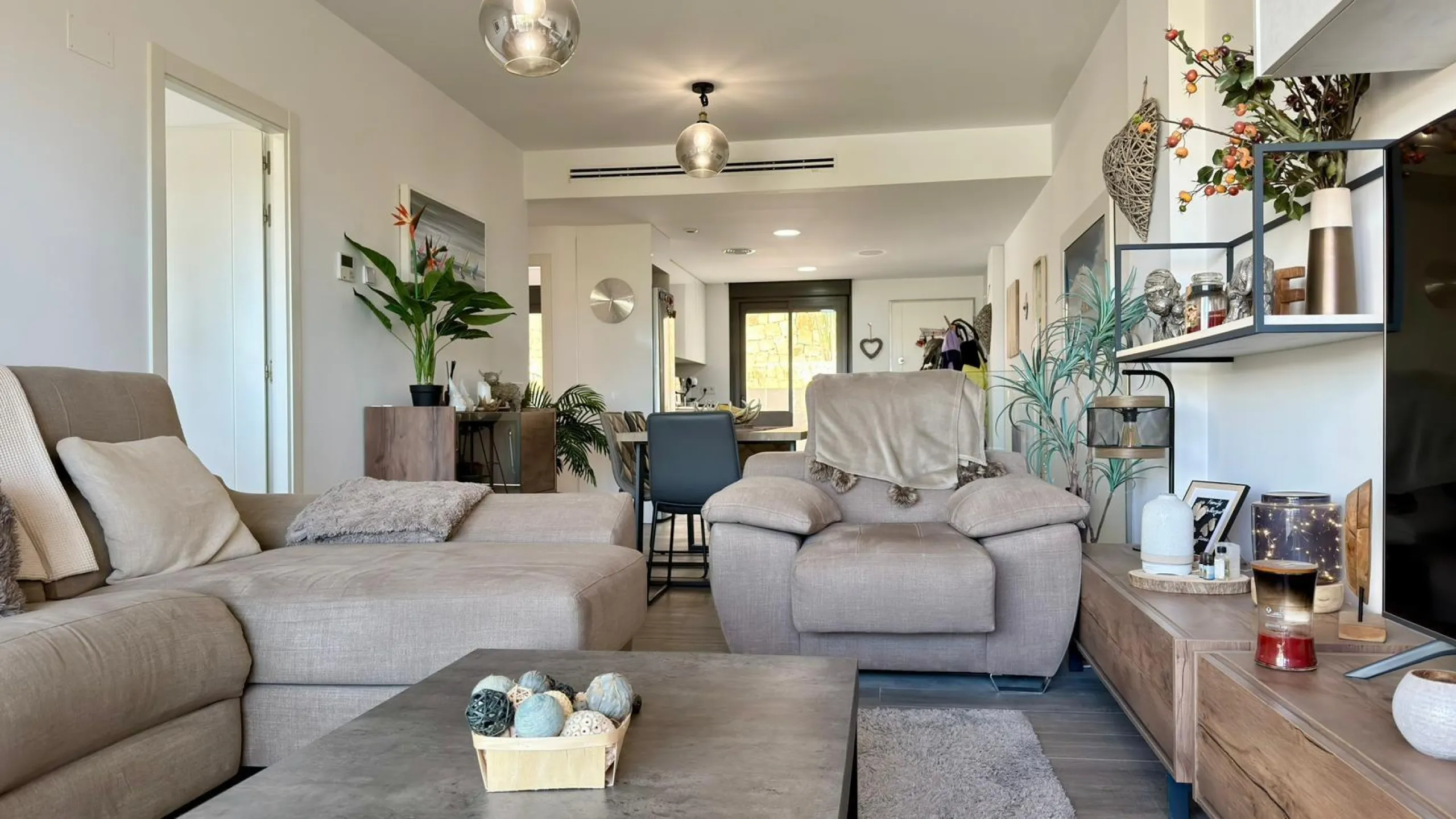 🌿✨ Espectacular dúplex moderno en Camporrosso Village – amplitud, vistas y estilo de vida premium ✨🌿