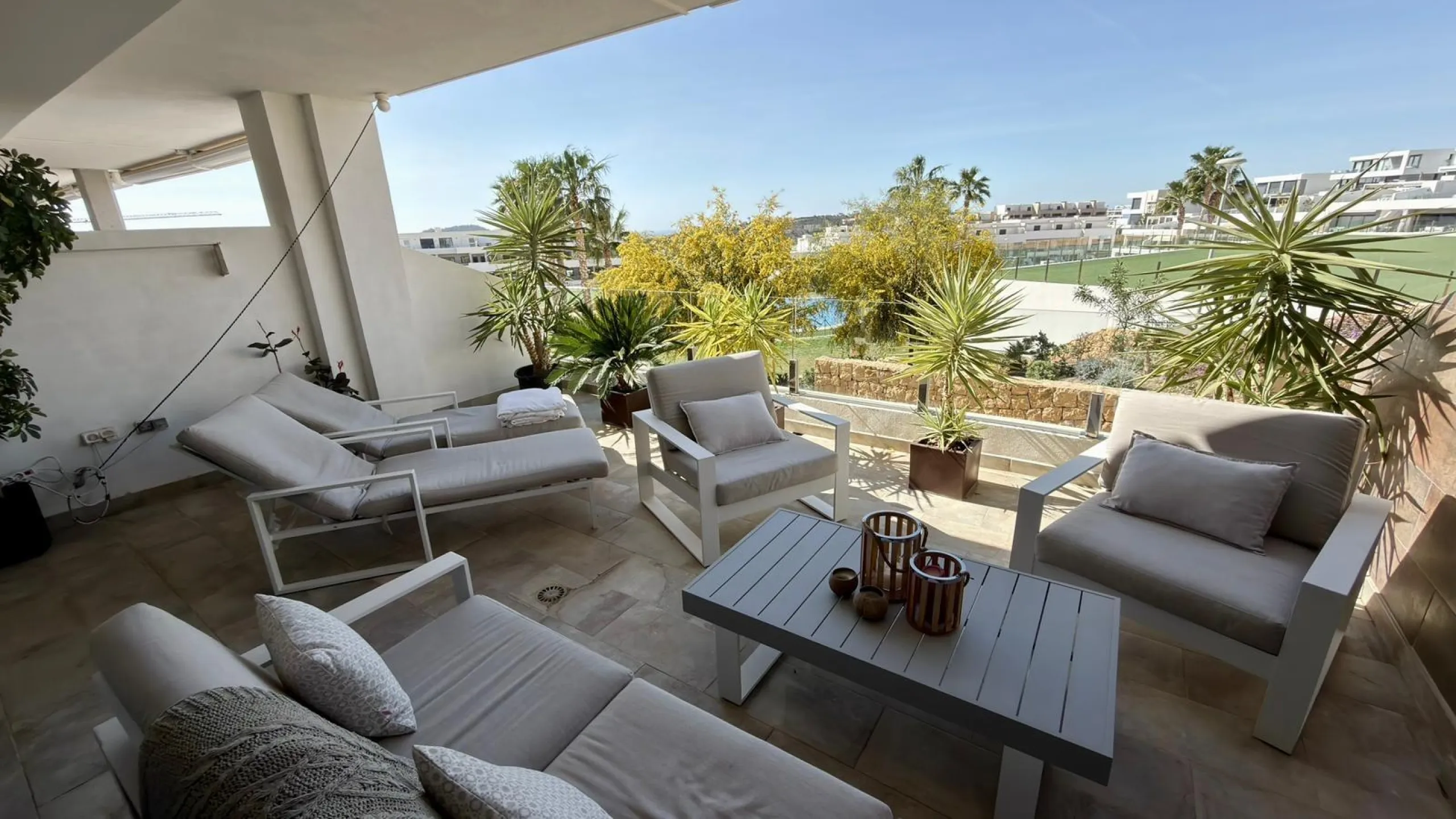 🌿✨ Espectacular dúplex moderno en Camporrosso Village – amplitud, vistas y estilo de vida premium ✨🌿