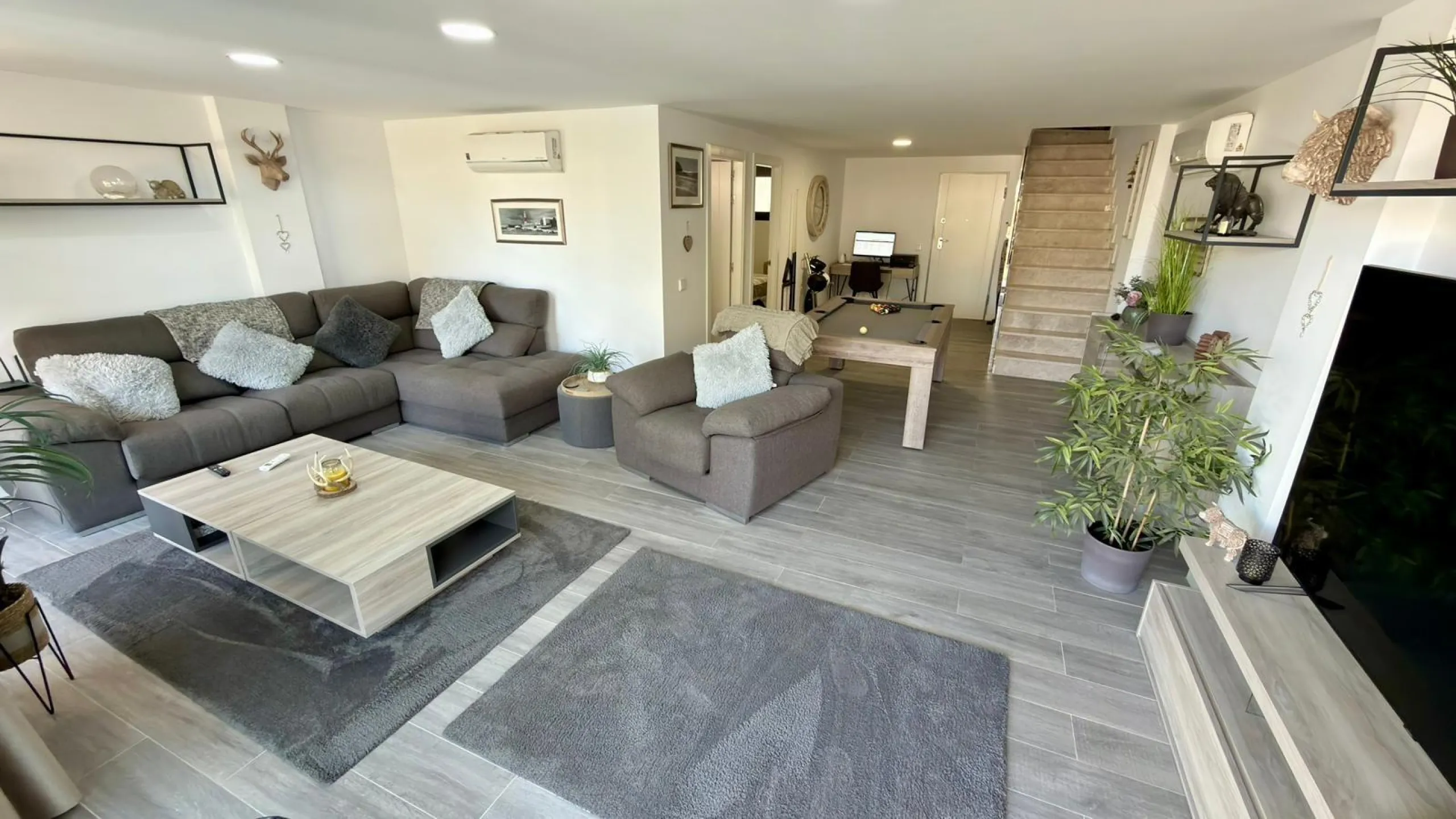 🌿✨ Espectacular dúplex moderno en Camporrosso Village – amplitud, vistas y estilo de vida premium ✨🌿