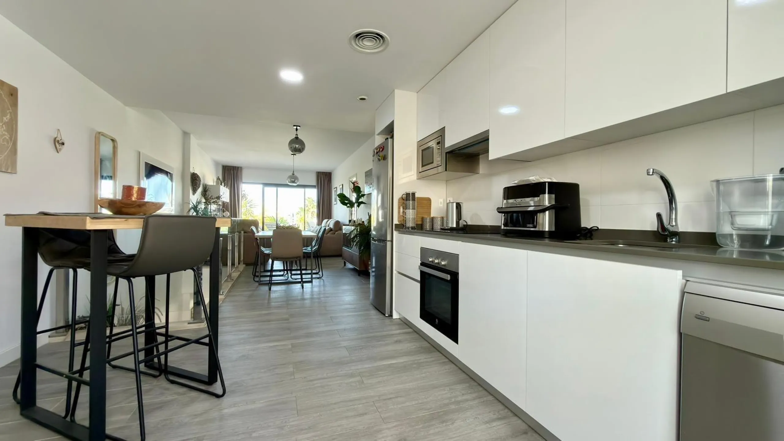 🌿✨ Espectacular dúplex moderno en Camporrosso Village – amplitud, vistas y estilo de vida premium ✨🌿