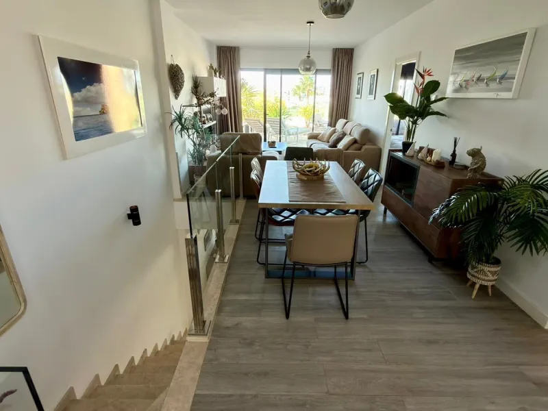 🌿✨ Espectacular dúplex moderno en Camporrosso Village – amplitud, vistas y estilo de vida premium ✨🌿