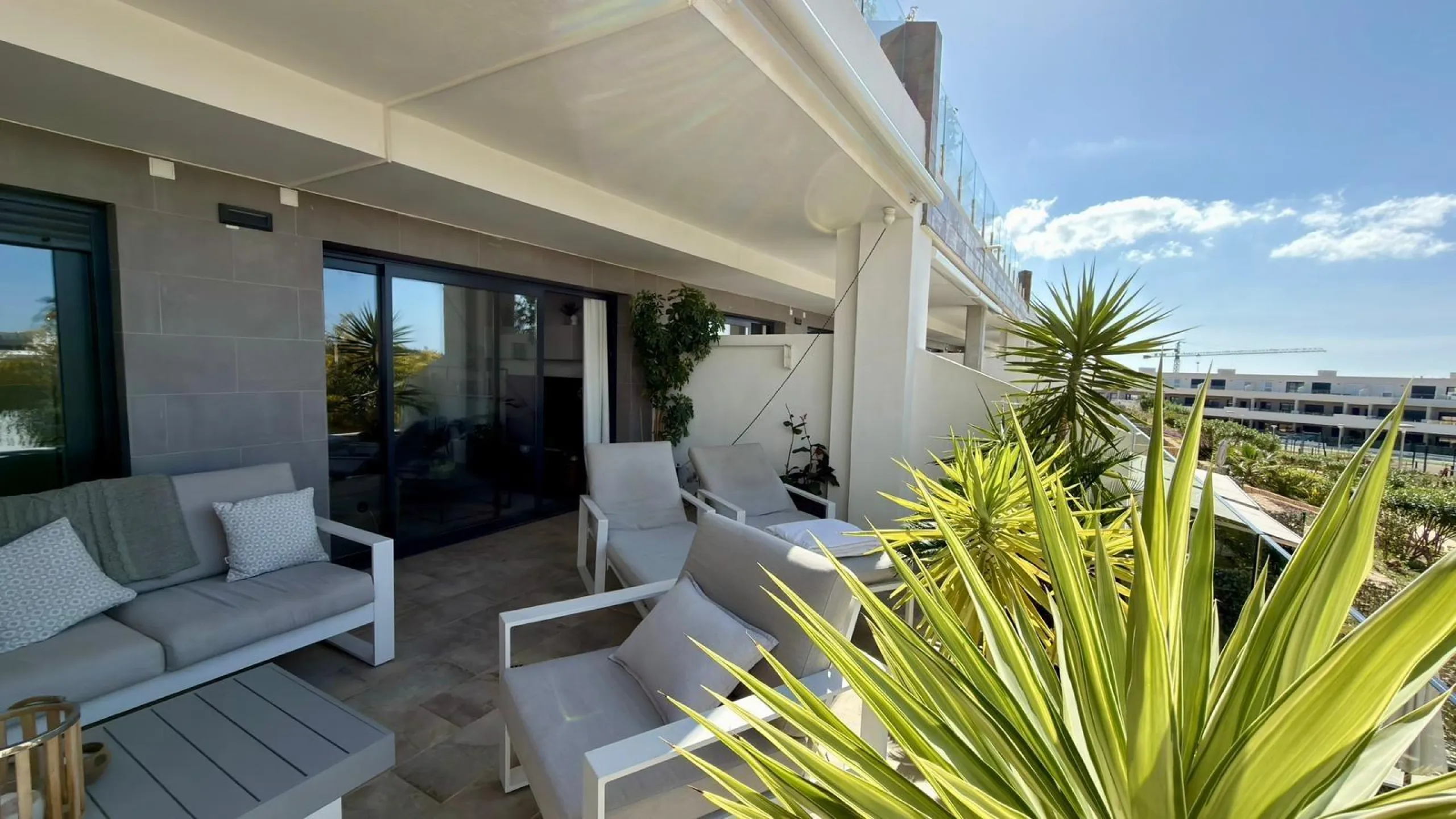 🌿✨ Espectacular dúplex moderno en Camporrosso Village – amplitud, vistas y estilo de vida premium ✨🌿