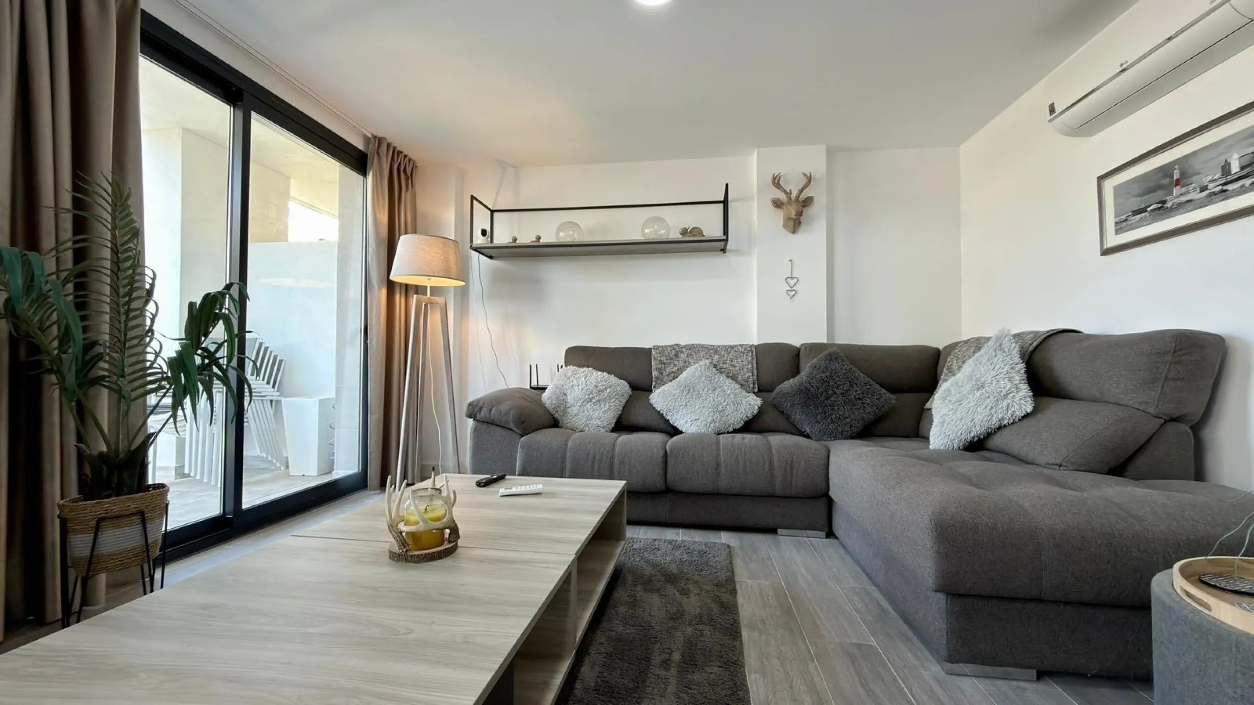 🌿✨ Espectacular dúplex moderno en Camporrosso Village – amplitud, vistas y estilo de vida premium ✨🌿