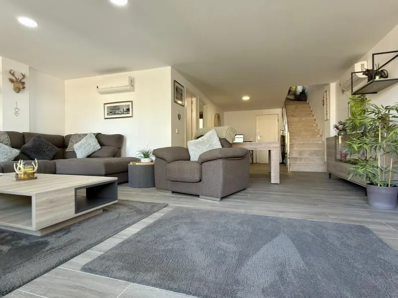 🌿✨ Espectacular dúplex moderno en Camporrosso Village – amplitud, vistas y estilo de vida premium ✨🌿