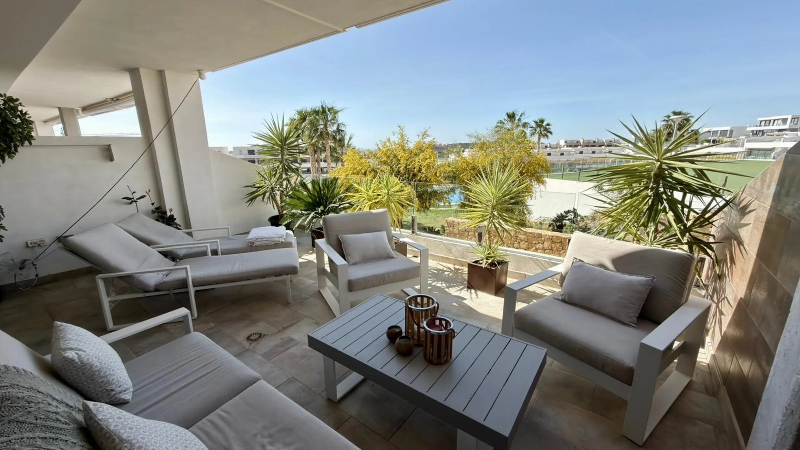 🌿✨ Espectacular dúplex moderno en Camporrosso Village – amplitud, vistas y estilo de vida premium ✨🌿