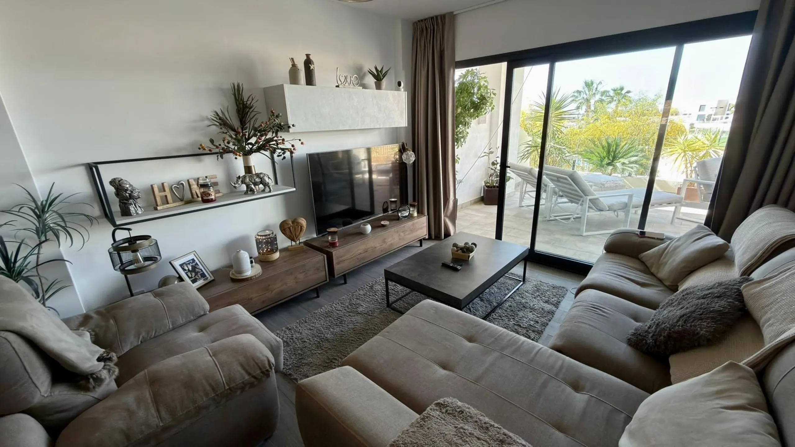 🌿✨ Espectacular dúplex moderno en Camporrosso Village – amplitud, vistas y estilo de vida premium ✨🌿