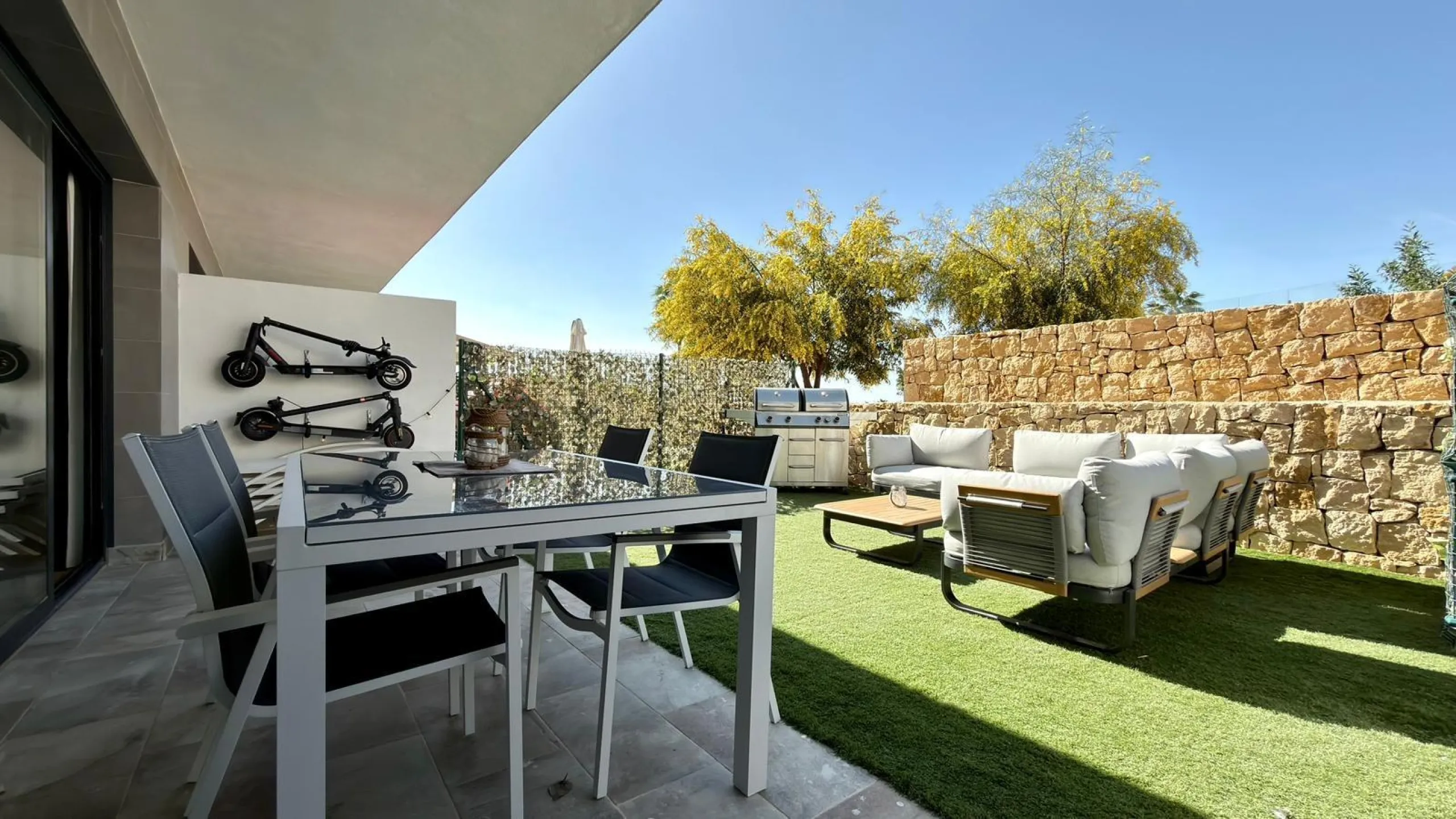 🌿✨ Espectacular dúplex moderno en Camporrosso Village – amplitud, vistas y estilo de vida premium ✨🌿
