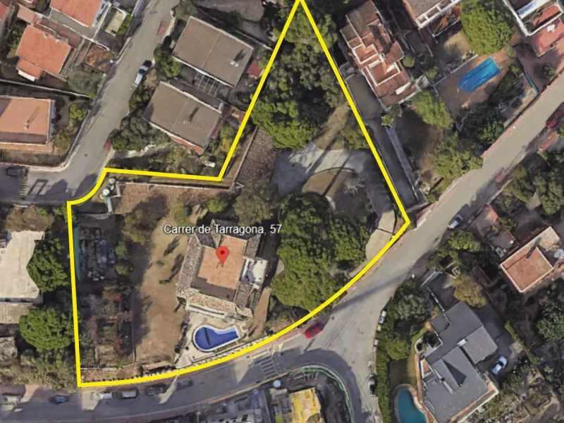 Development plot with residential investment potential in Teia, Barcelona