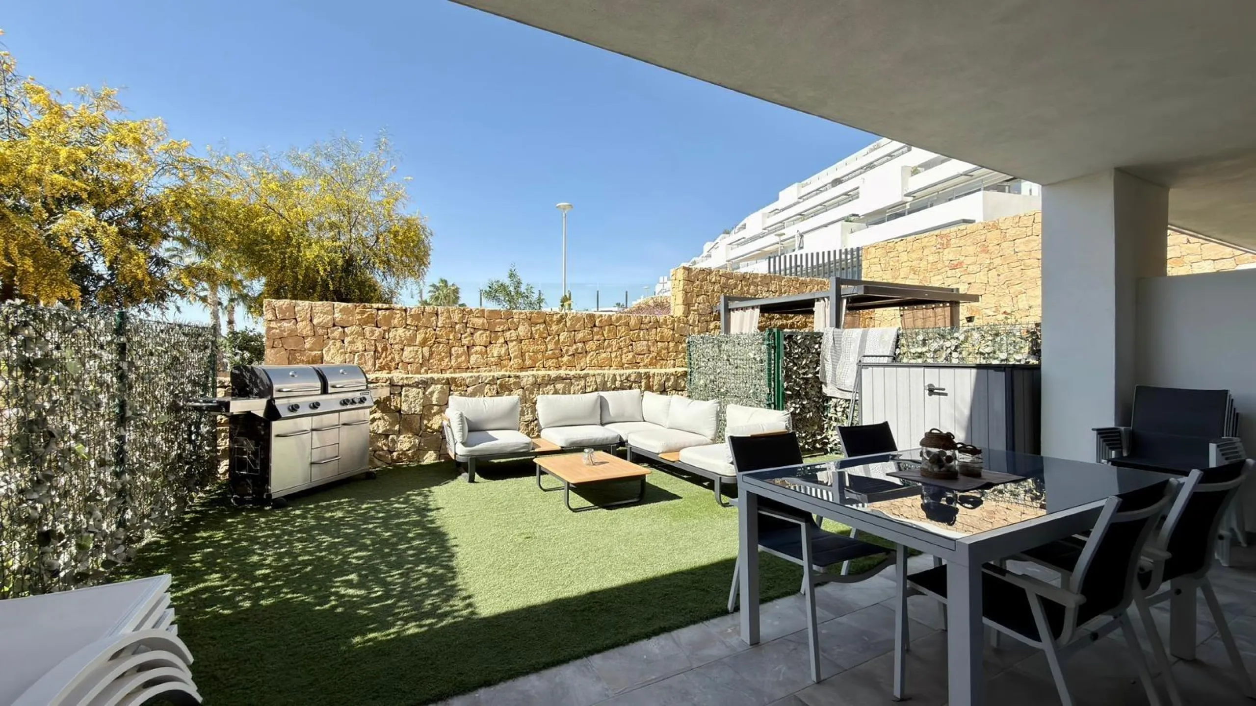 🌿✨ Espectacular dúplex moderno en Camporrosso Village – amplitud, vistas y estilo de vida premium ✨🌿