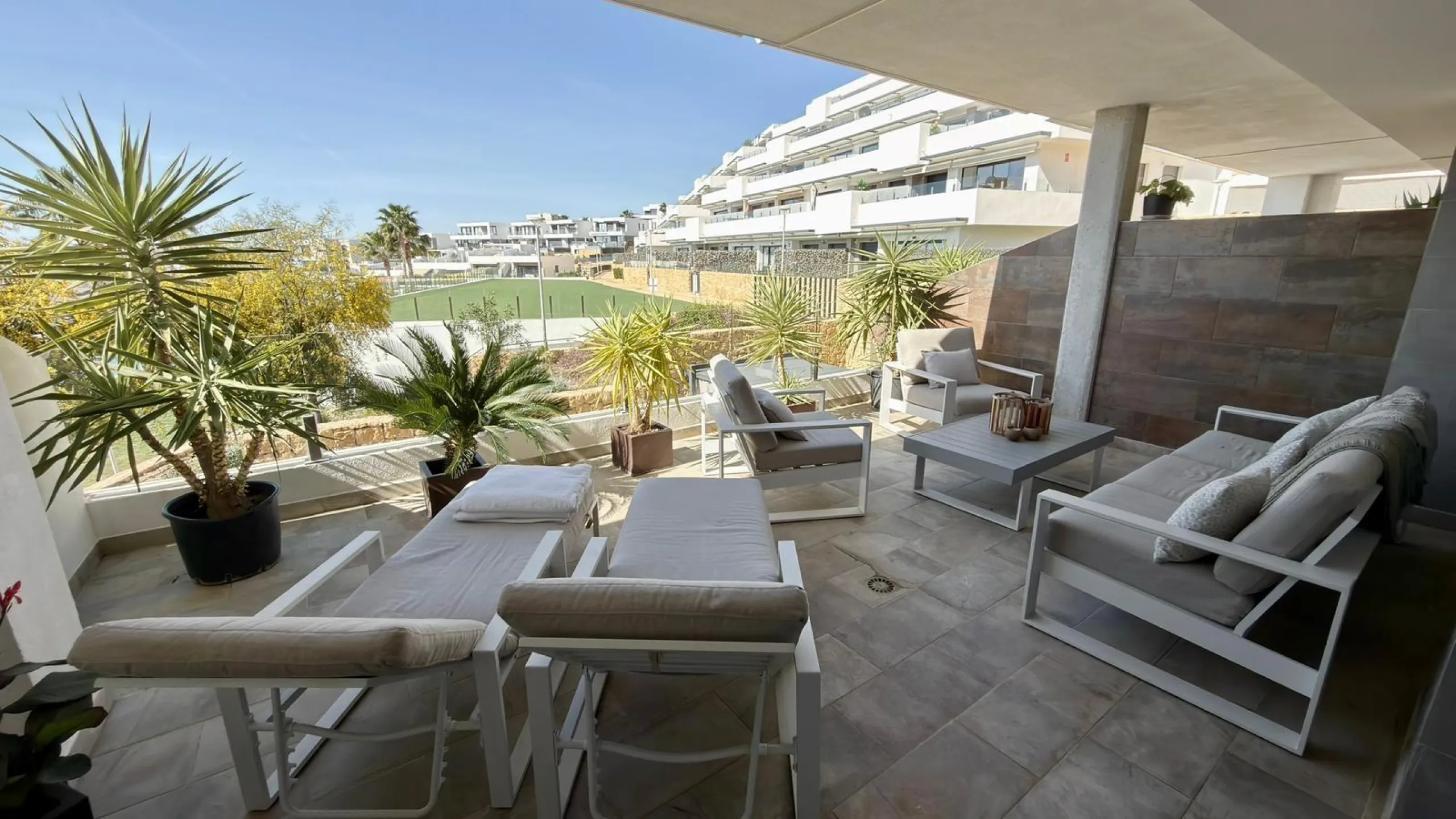 🌿✨ Espectacular dúplex moderno en Camporrosso Village – amplitud, vistas y estilo de vida premium ✨🌿
