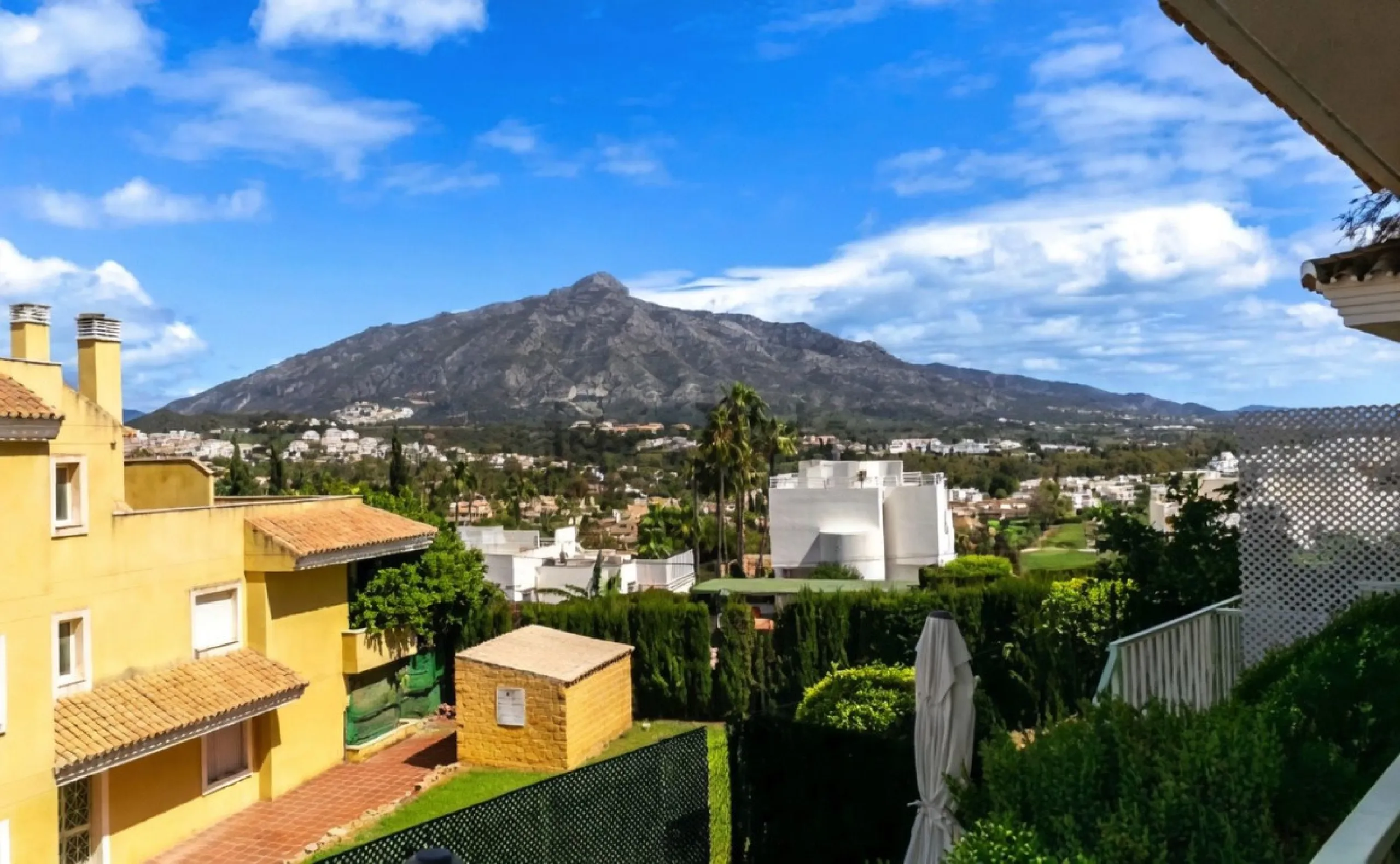Erdgeschosswohnung mit gültiger Ferienvermietungslizenz – Las Brisas, Nueva Andalucía, Marbella