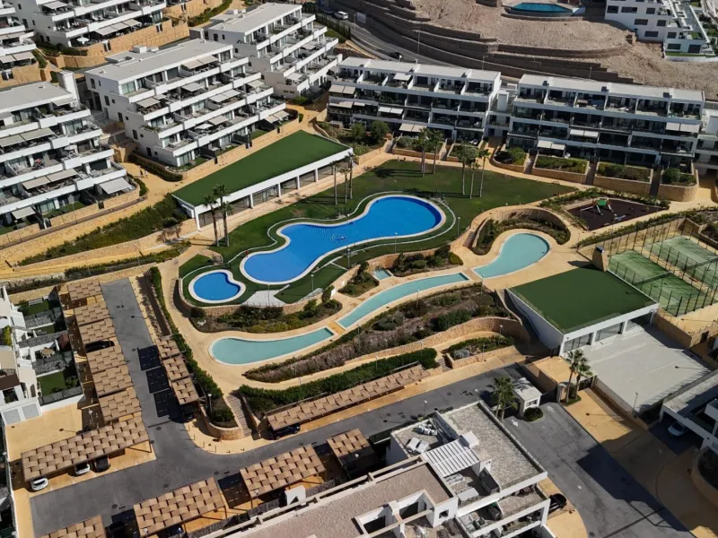 🌿✨ Espectacular dúplex moderno en Camporrosso Village – amplitud, vistas y estilo de vida premium ✨🌿
