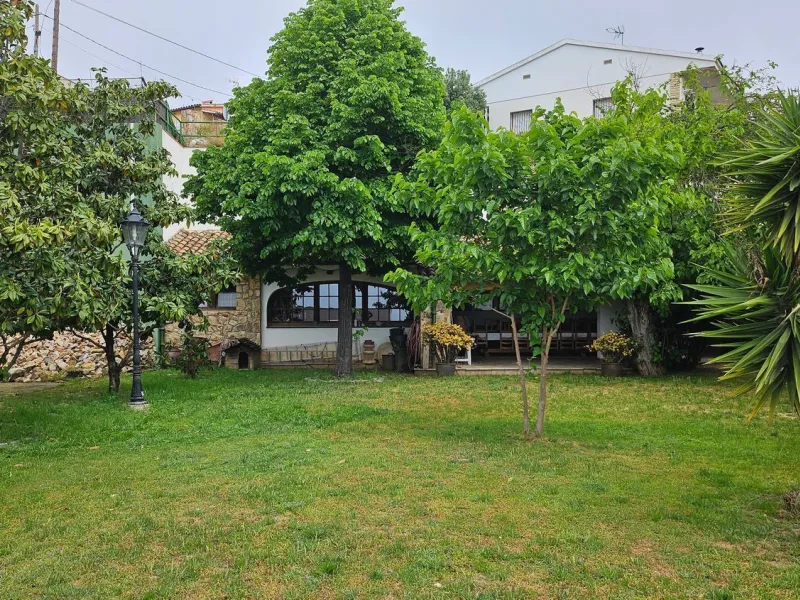Development plot with residential investment potential in Teia, Barcelona