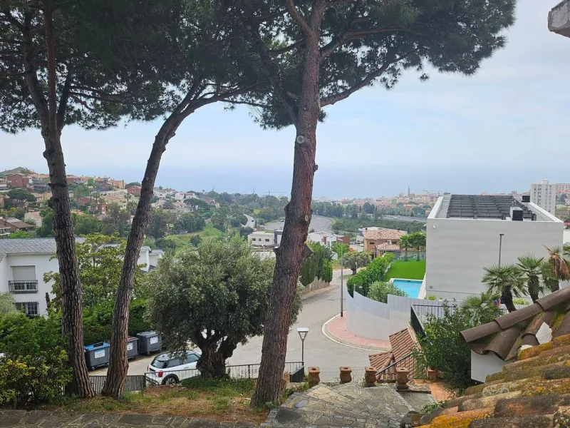 Development plot with residential investment potential in Teia, Barcelona