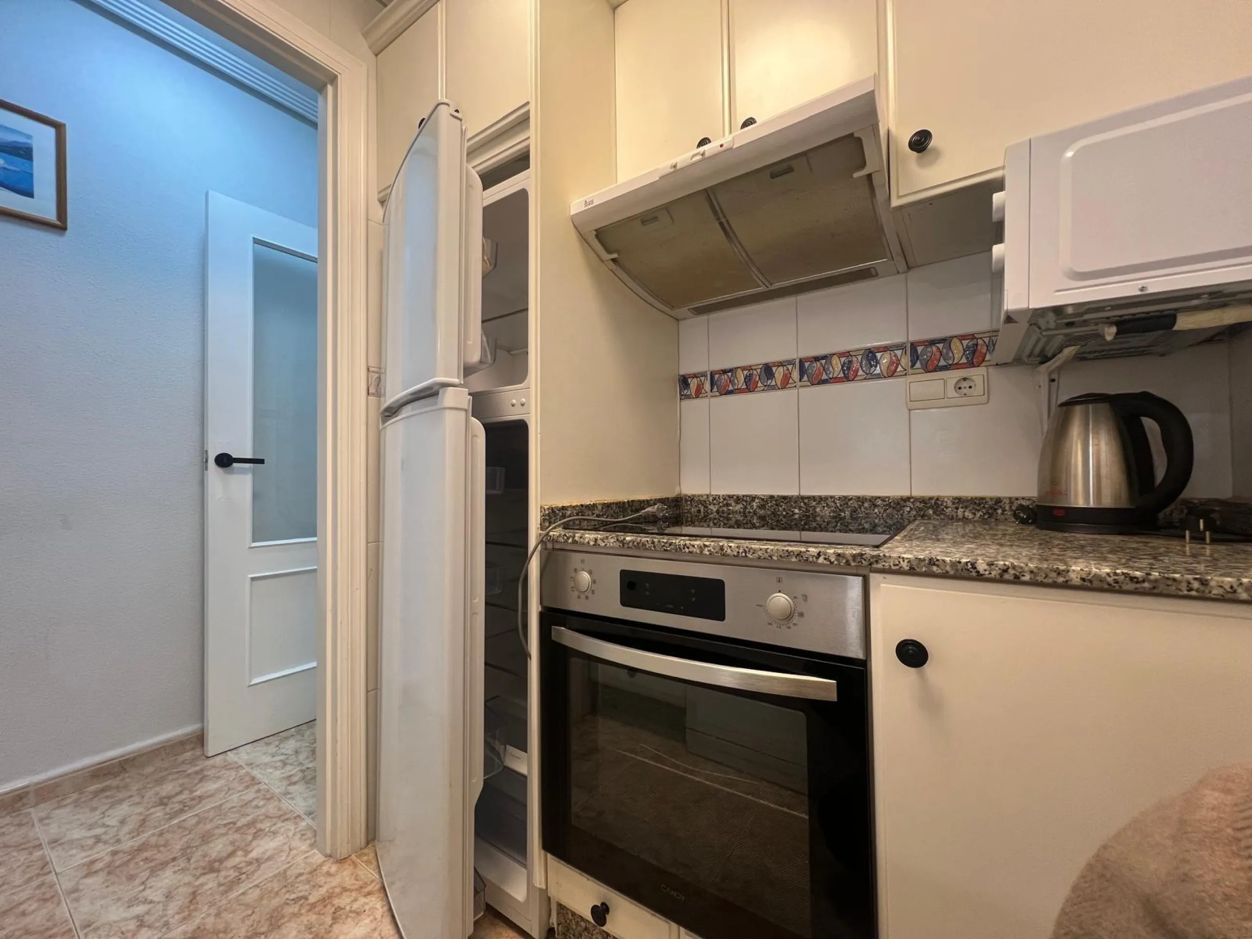 APARTAMENTO DE 2 HAB Y 1 BAÑO CON TERRAZA EN EL CENTRO DE TORREVIEJA