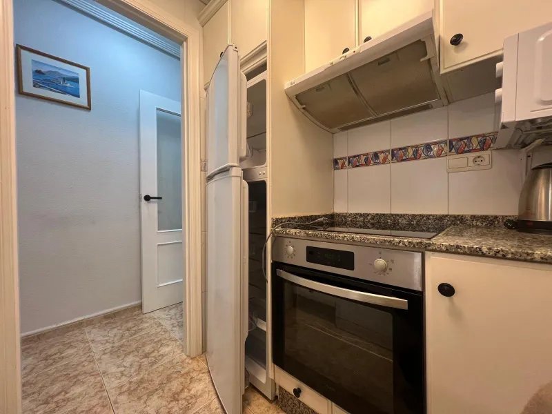 APARTAMENTO DE 2 HAB Y 1 BAÑO CON TERRAZA EN EL CENTRO DE TORREVIEJA
