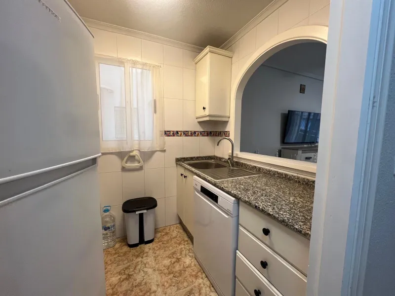 APARTAMENTO DE 2 HAB Y 1 BAÑO CON TERRAZA EN EL CENTRO DE TORREVIEJA