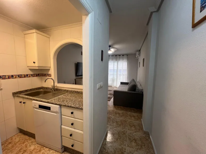 APARTAMENTO DE 2 HAB Y 1 BAÑO CON TERRAZA EN EL CENTRO DE TORREVIEJA