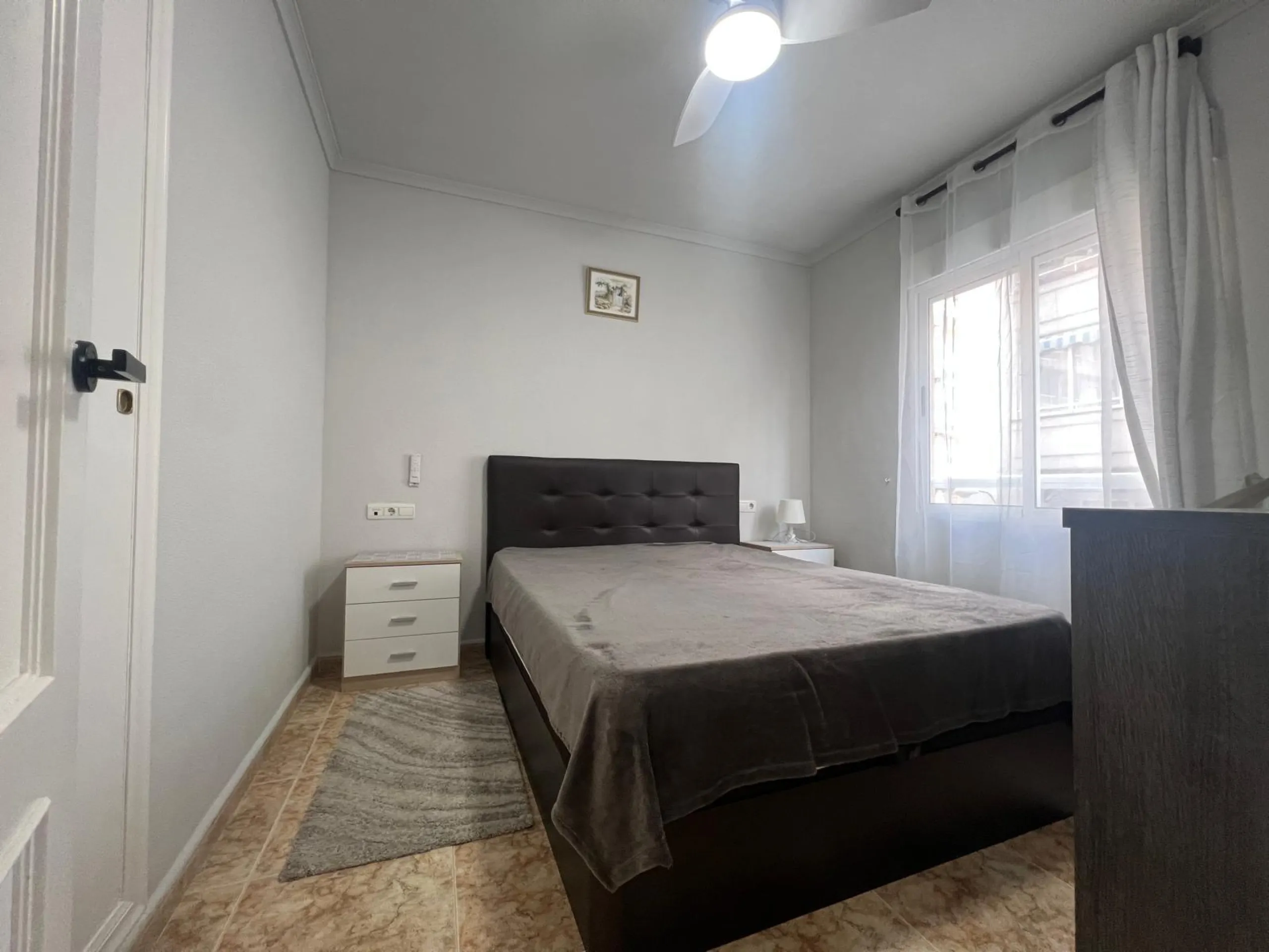 APARTAMENTO DE 2 HAB Y 1 BAÑO CON TERRAZA EN EL CENTRO DE TORREVIEJA