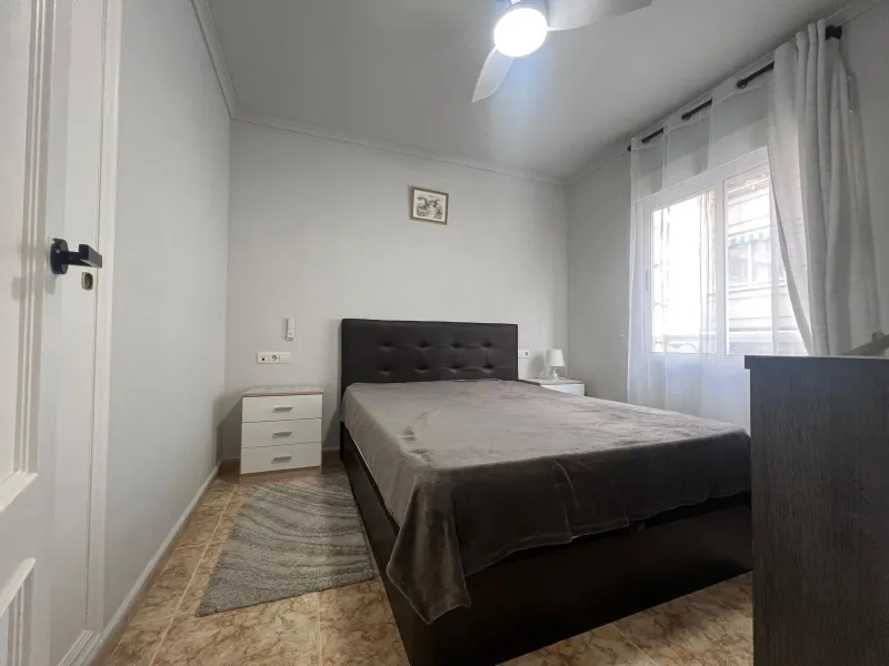 APARTAMENTO DE 2 HAB Y 1 BAÑO CON TERRAZA EN EL CENTRO DE TORREVIEJA
