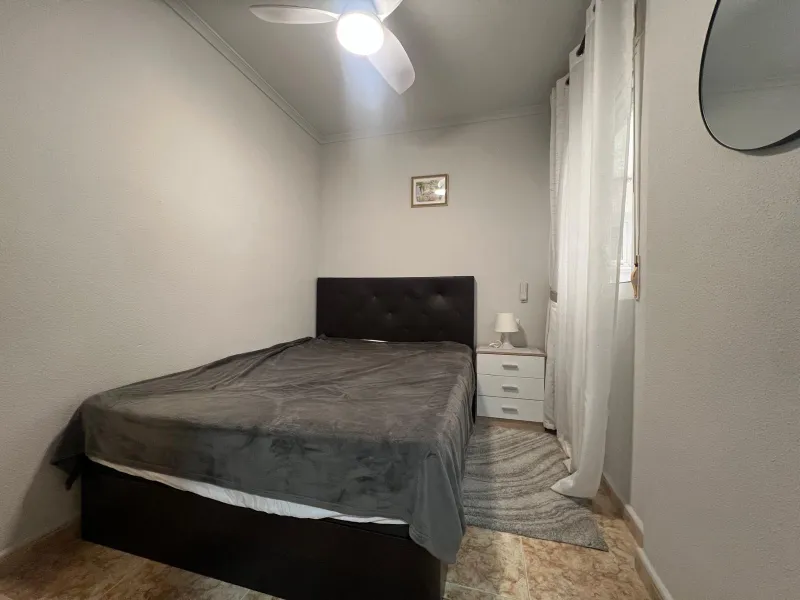 APARTAMENTO DE 2 HAB Y 1 BAÑO CON TERRAZA EN EL CENTRO DE TORREVIEJA