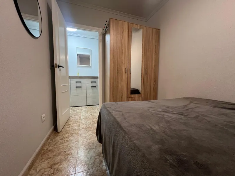 APARTAMENTO DE 2 HAB Y 1 BAÑO CON TERRAZA EN EL CENTRO DE TORREVIEJA