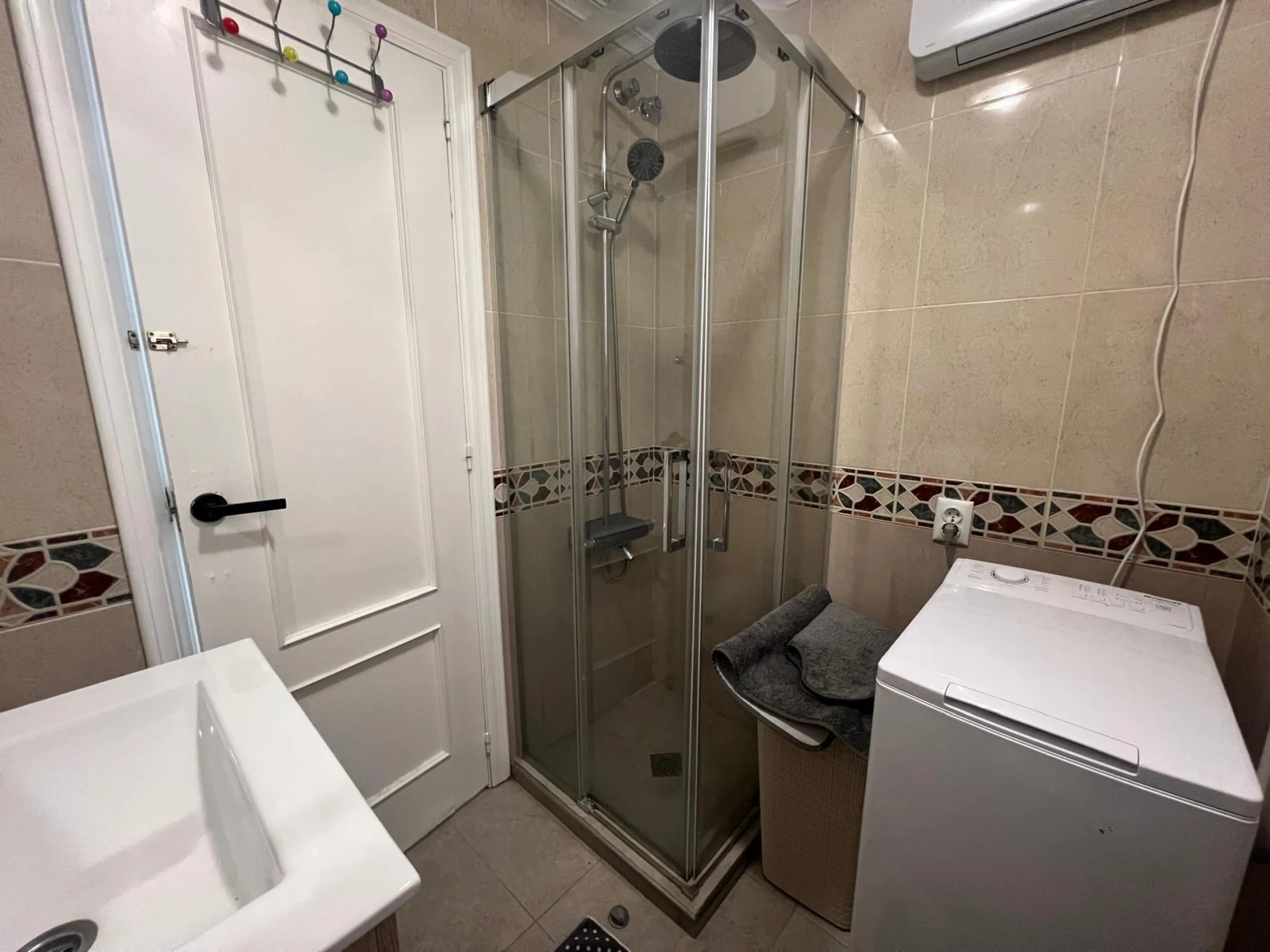 APARTAMENTO DE 2 HAB Y 1 BAÑO CON TERRAZA EN EL CENTRO DE TORREVIEJA
