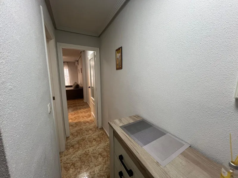 APARTAMENTO DE 2 HAB Y 1 BAÑO CON TERRAZA EN EL CENTRO DE TORREVIEJA