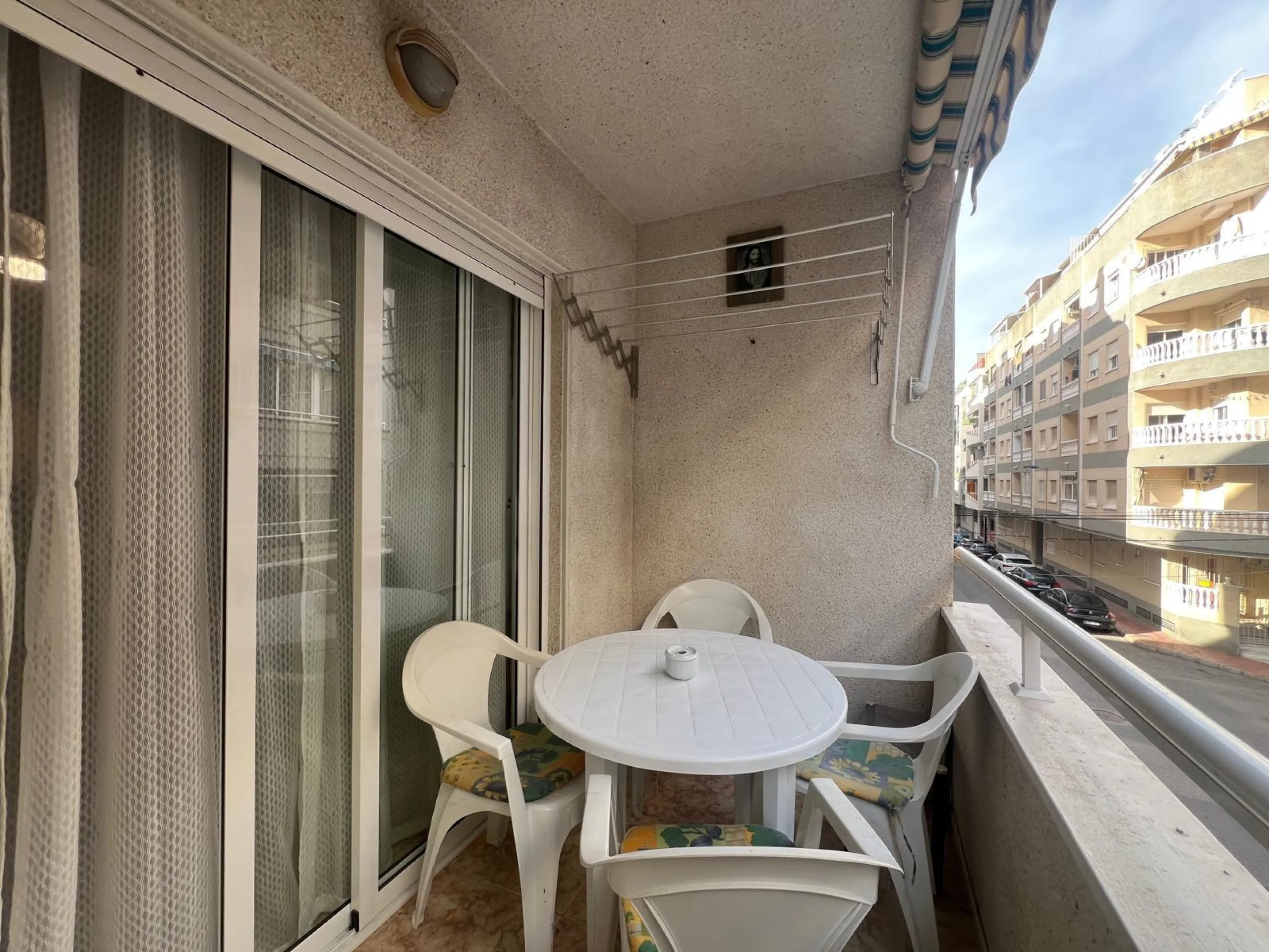 APARTAMENTO DE 2 HAB Y 1 BAÑO CON TERRAZA EN EL CENTRO DE TORREVIEJA