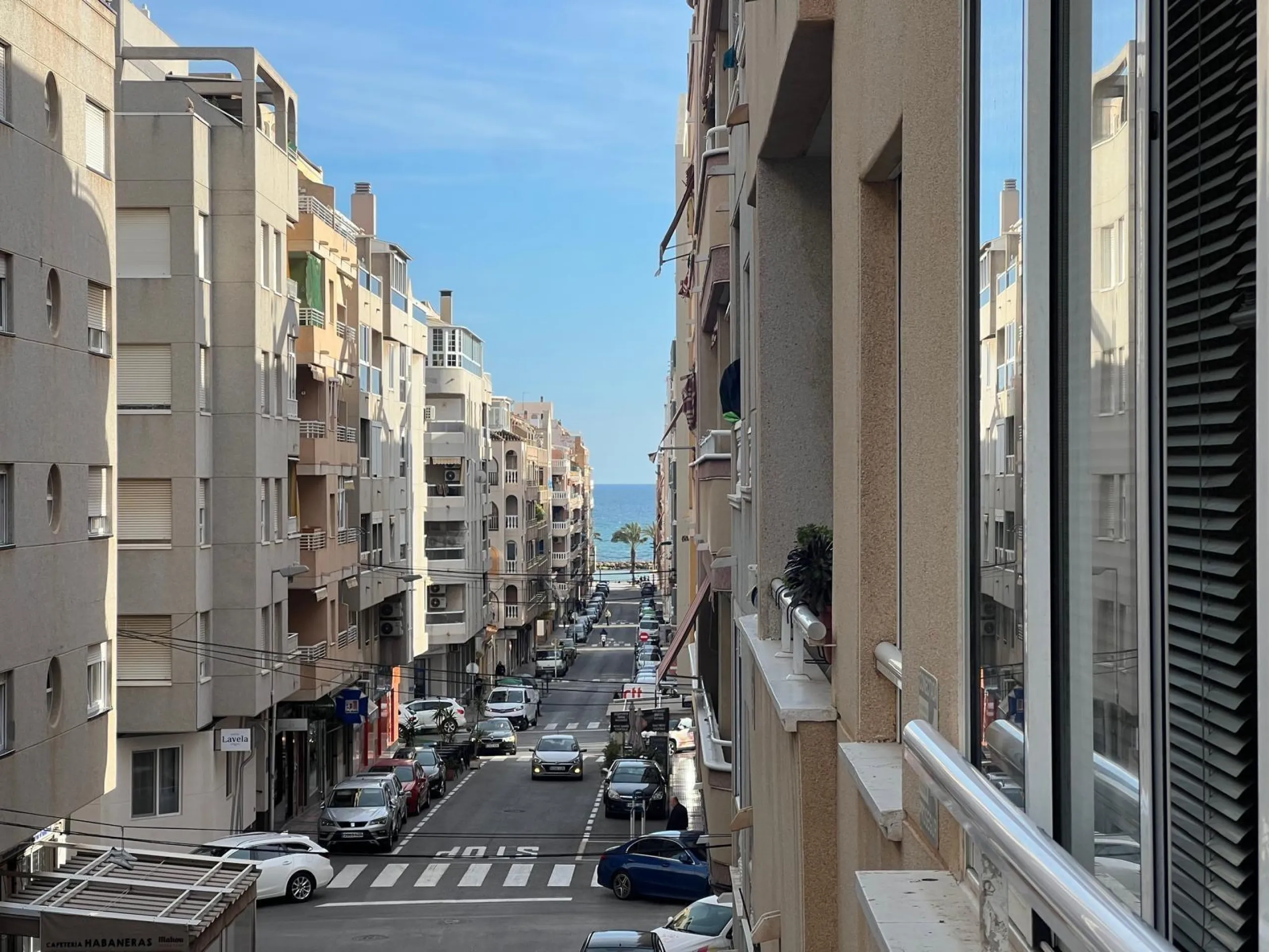 APARTAMENTO DE 2 HAB Y 1 BAÑO CON TERRAZA EN EL CENTRO DE TORREVIEJA