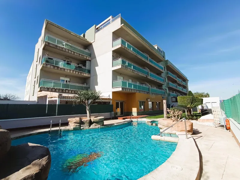 Penthouse with sun terrace and sea views in Cabo Roig