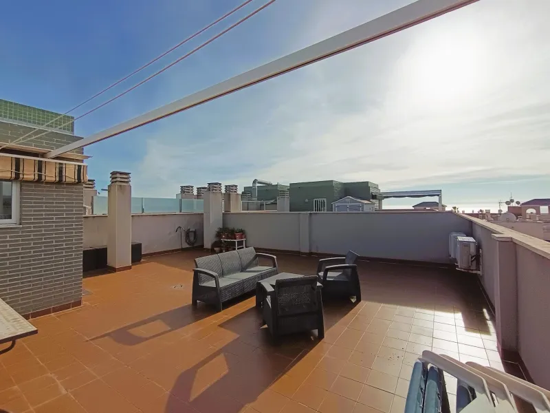 Penthouse with sun terrace and sea views in Cabo Roig