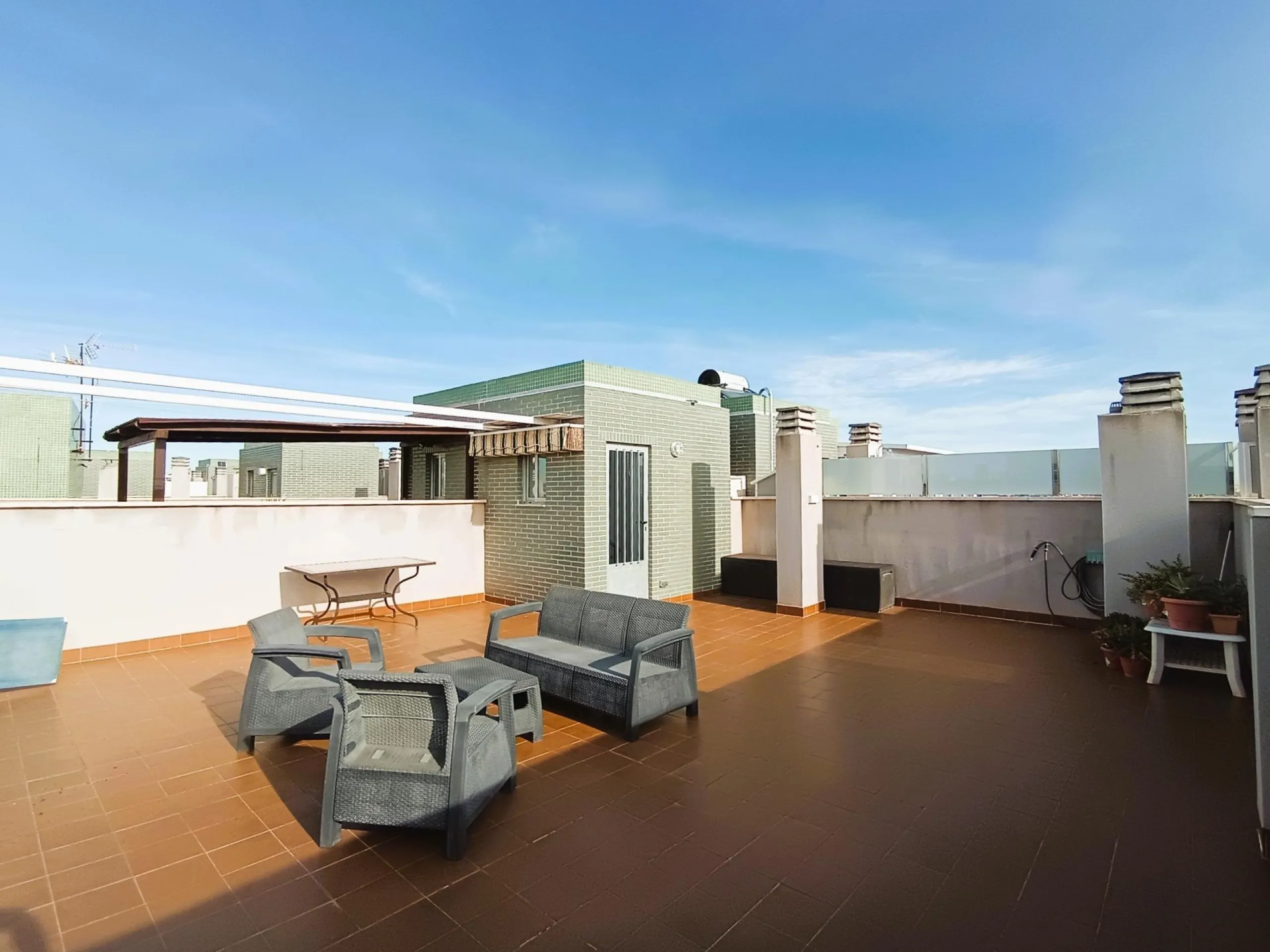 Penthouse with sun terrace and sea views in Cabo Roig