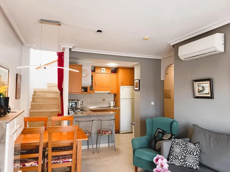 Penthouse with sun terrace and sea views in Cabo Roig