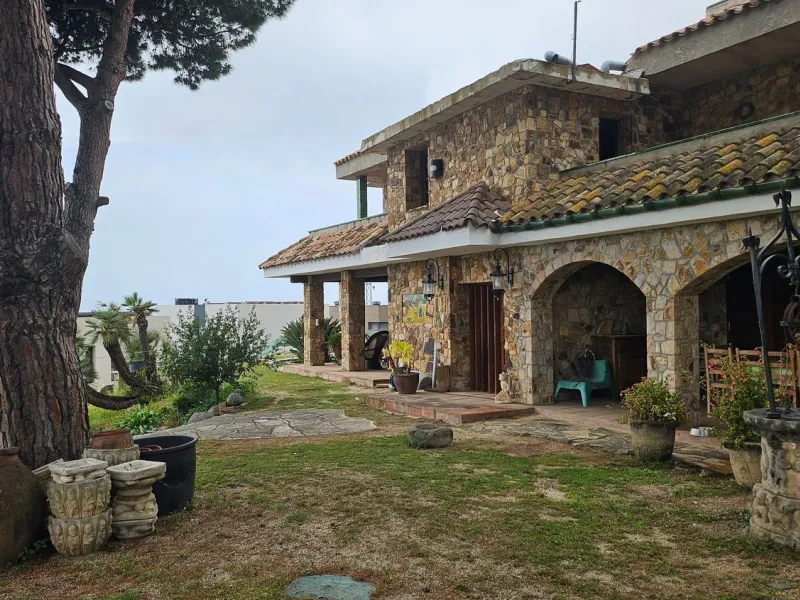 Development plot with residential investment potential in Teia, Barcelona