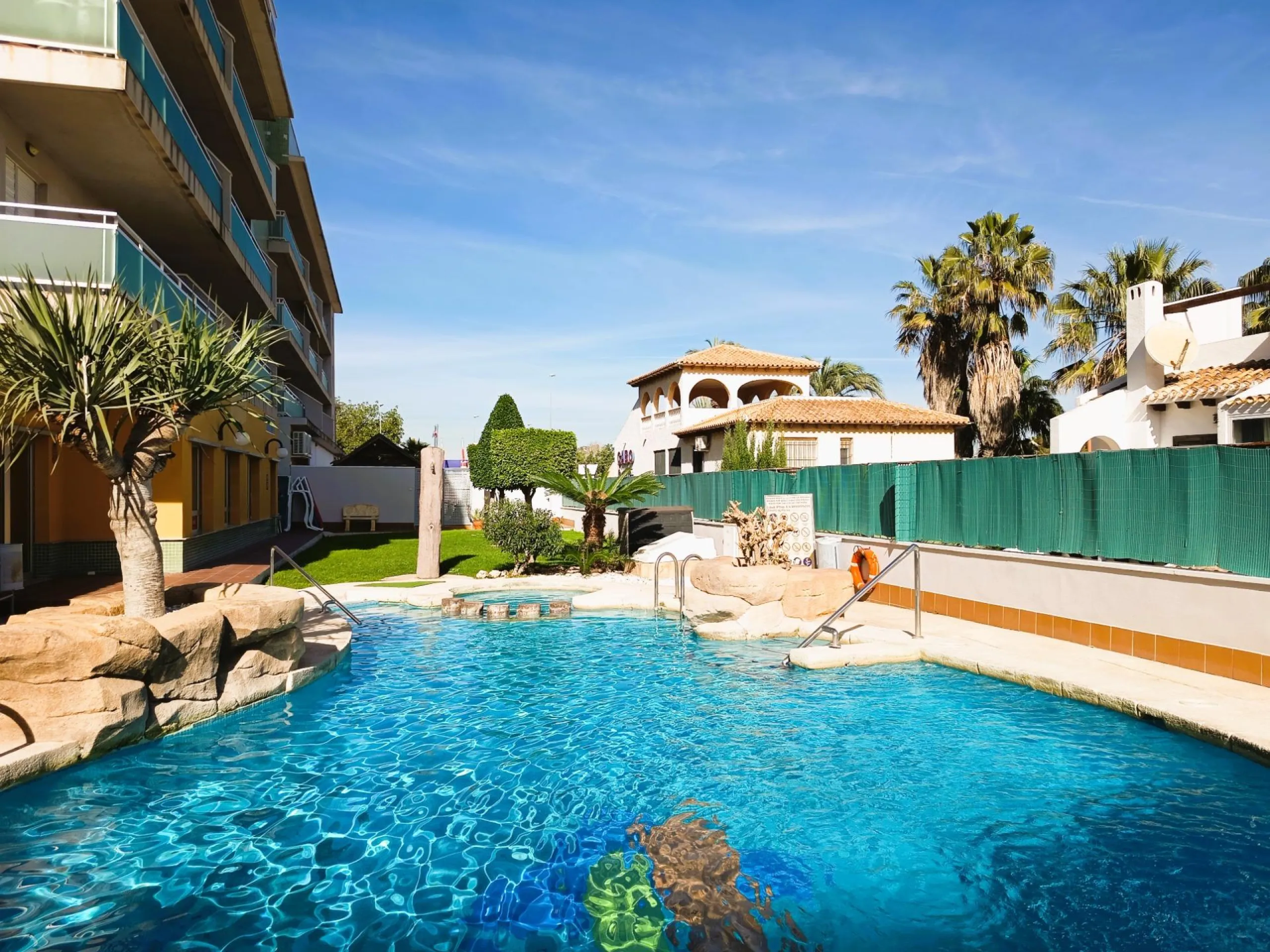 Penthouse with sun terrace and sea views in Cabo Roig