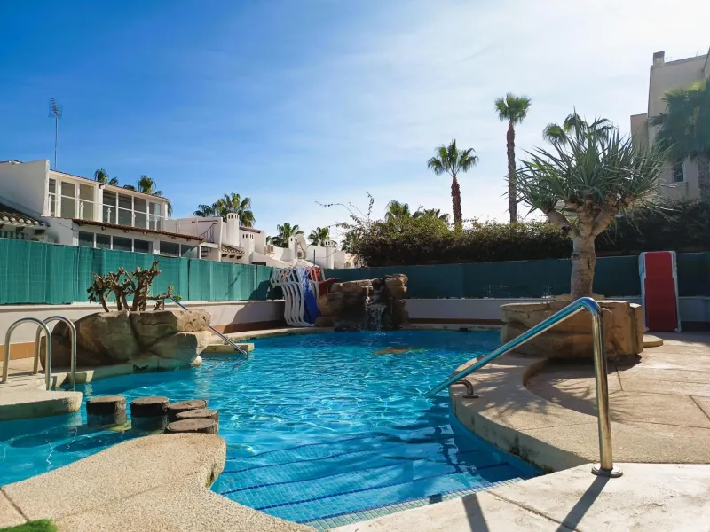 Penthouse with sun terrace and sea views in Cabo Roig