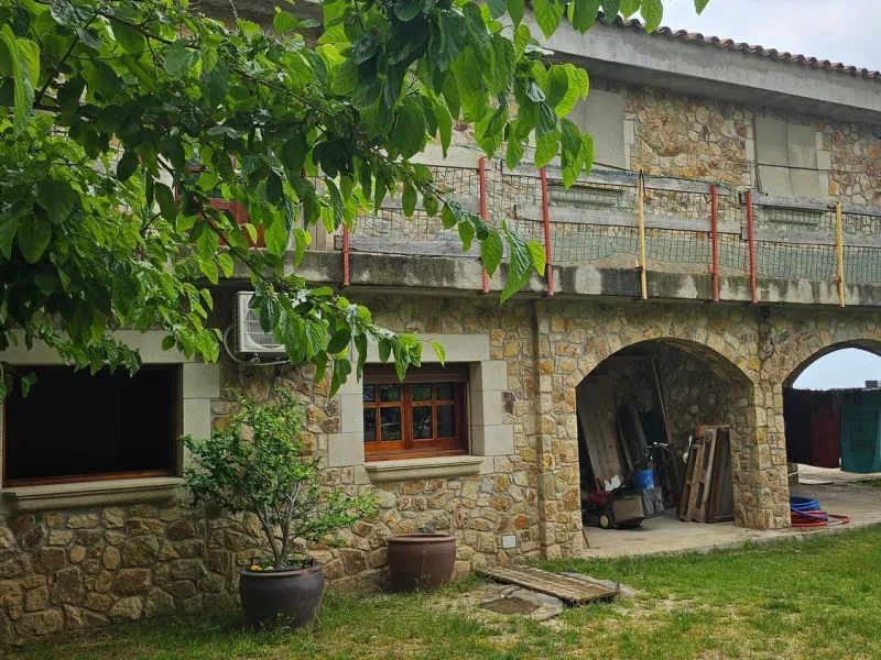 Development plot with residential investment potential in Teia, Barcelona