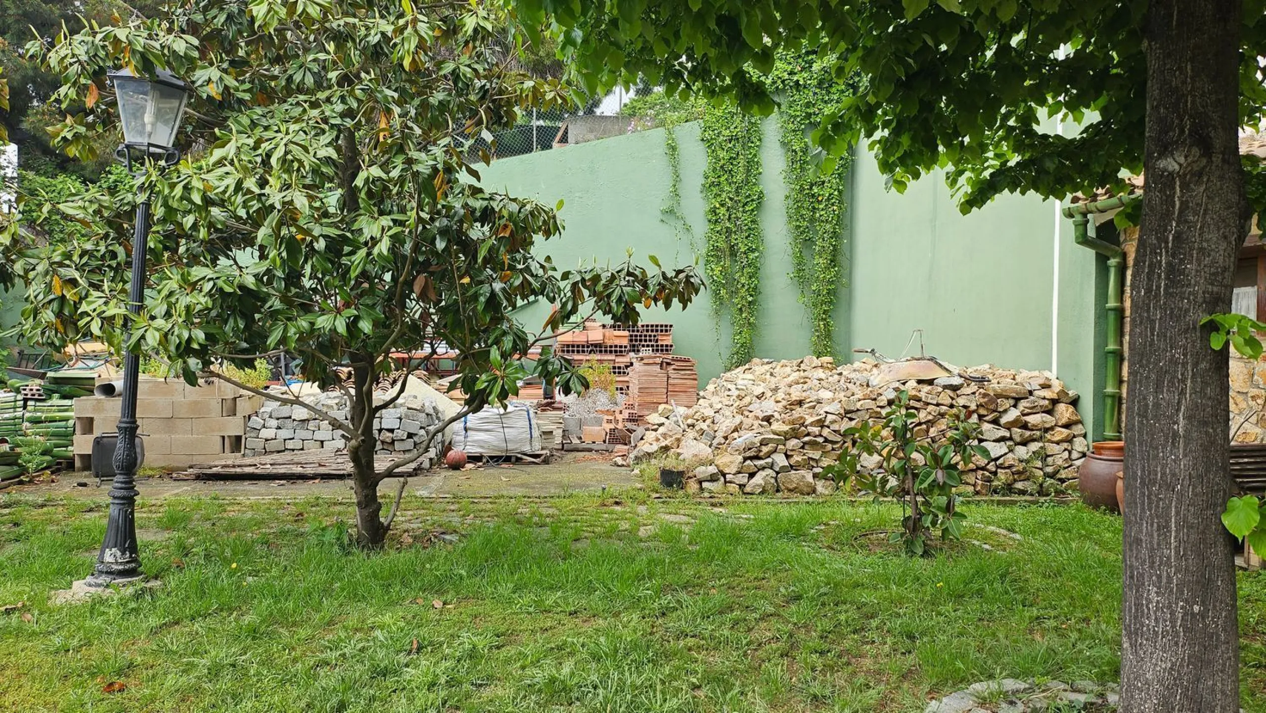 Development plot with residential investment potential in Teia, Barcelona