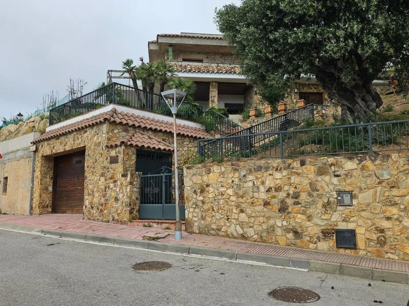 Development plot with residential investment potential in Teia, Barcelona