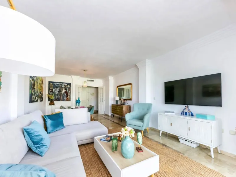 Erdgeschosswohnung mit gültiger Ferienvermietungslizenz – Las Brisas, Nueva Andalucía, Marbella