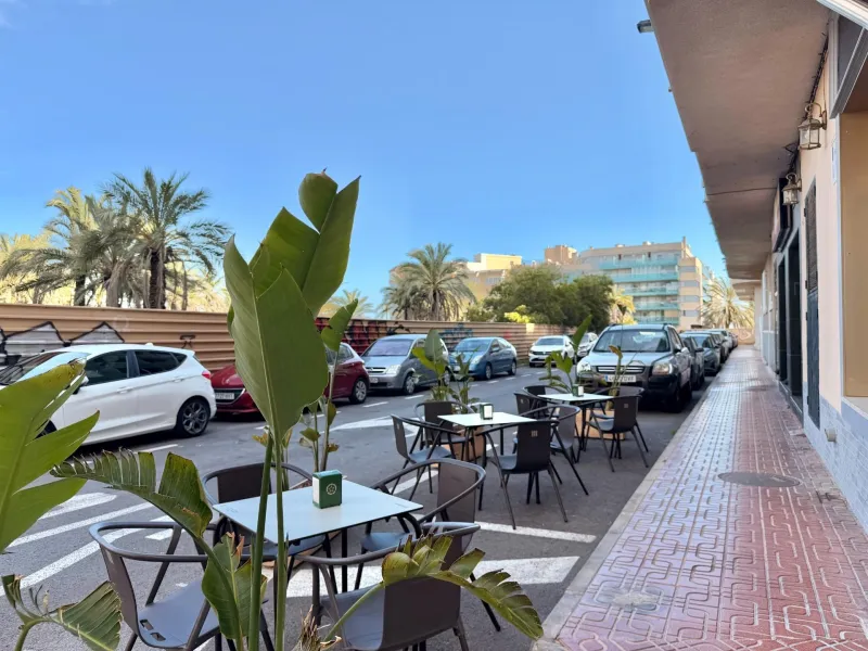 Operating restaurant «turnkey» near Los Locos and Del Cura beach