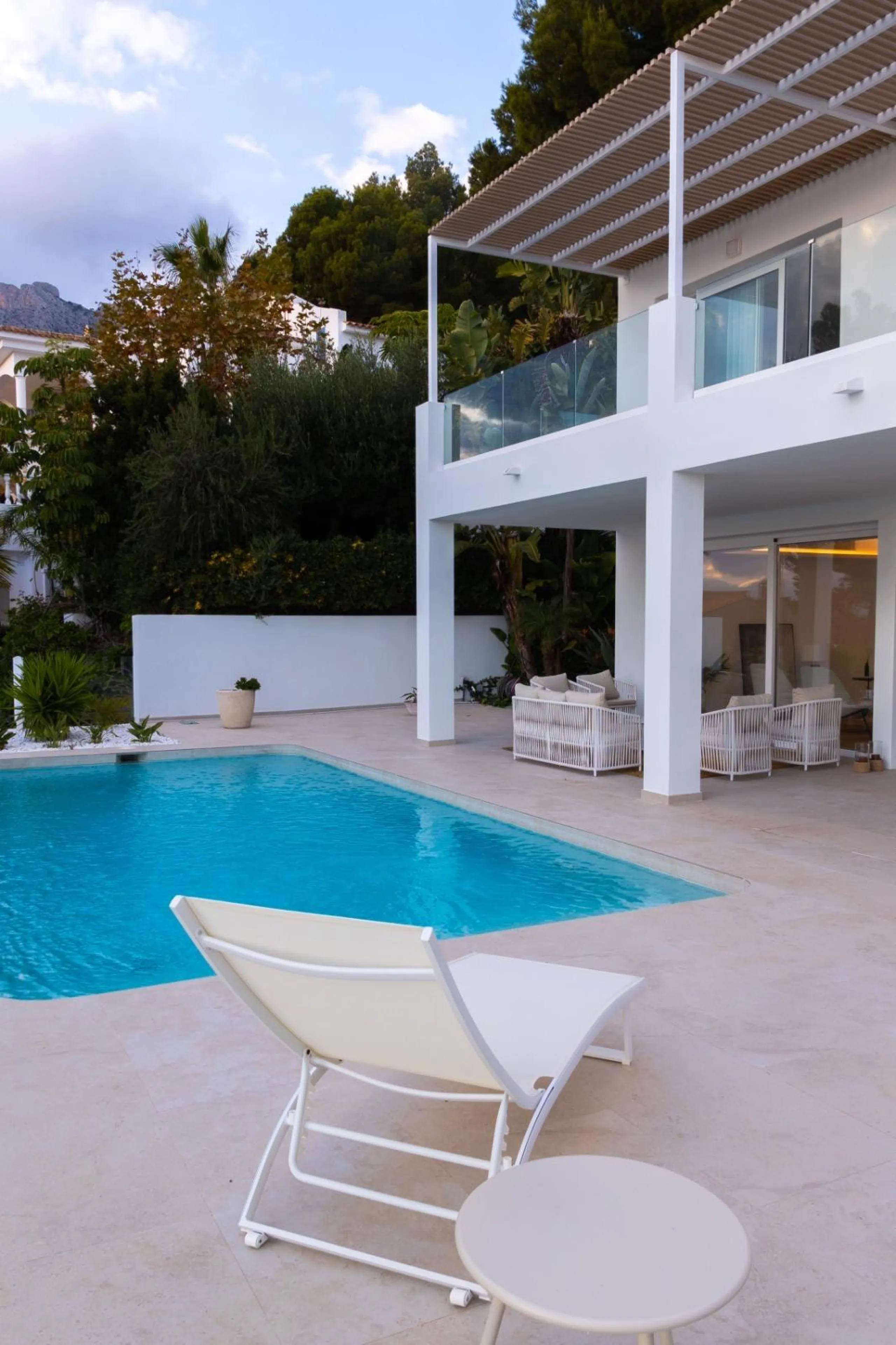 🌴 Villa moderna con vistas al mar en Altea