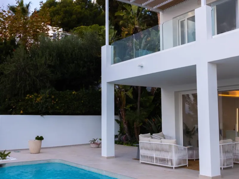 🌴 Villa moderna con vistas al mar en Altea