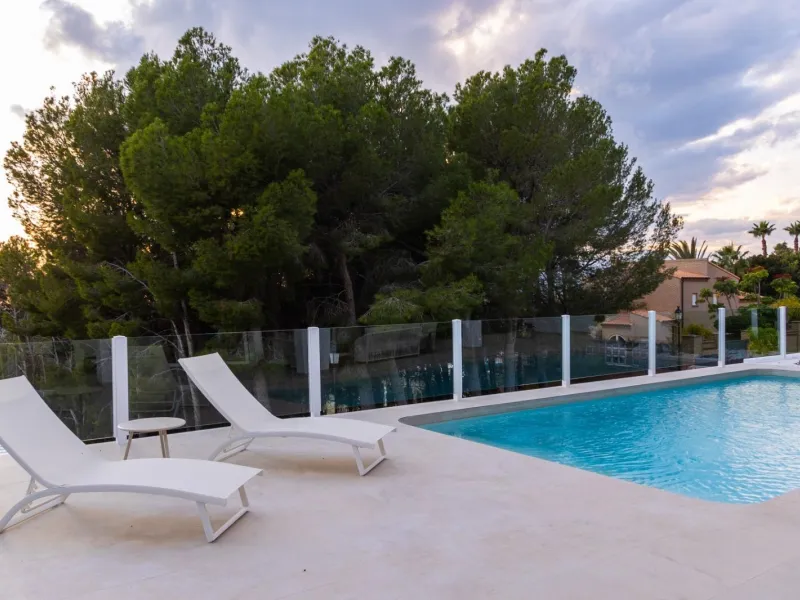 🌴 Villa moderna con vistas al mar en Altea