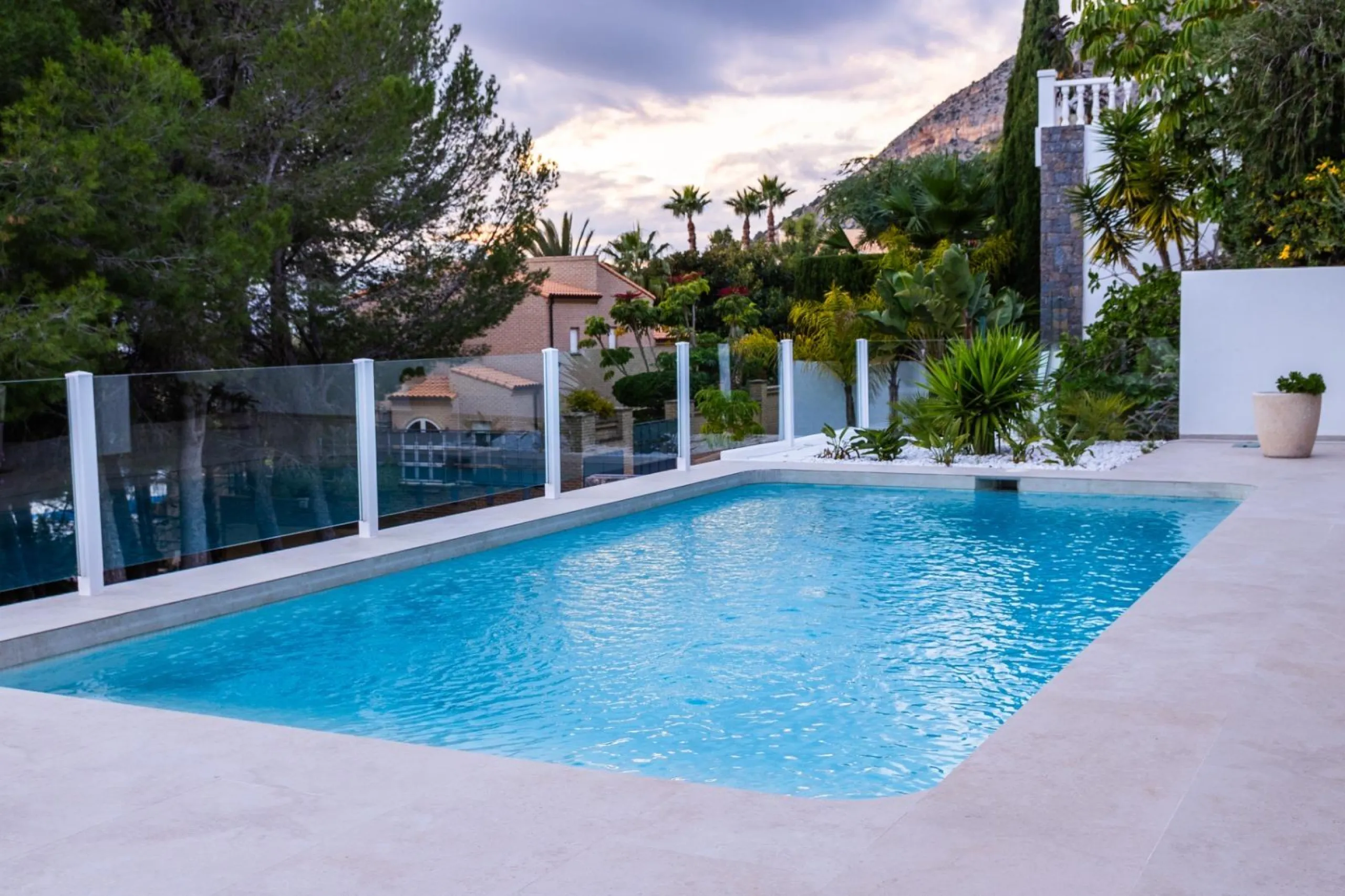 🌴 Villa moderna con vistas al mar en Altea
